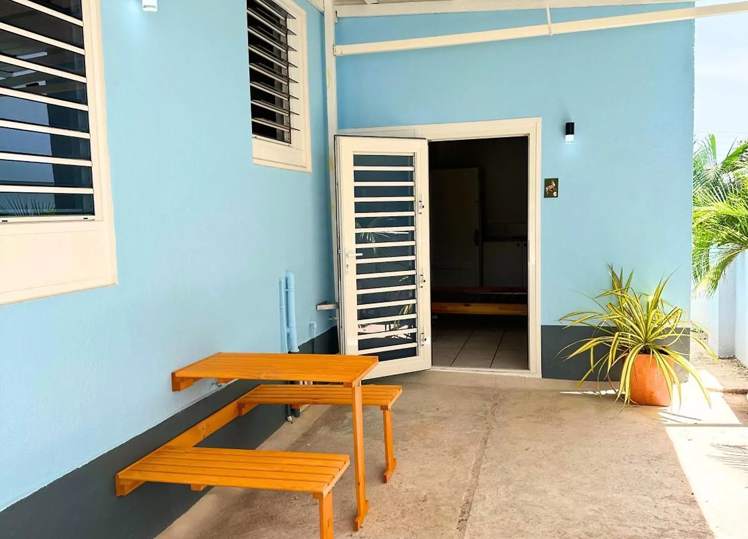 Apartment Cosy, Peaceful Studio In Complex Near Mambo Beach